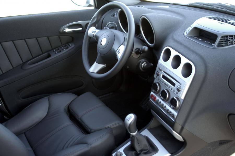 Интерьер Alfa Romeo 156 TI (932A) 2003 года  (WW) (фото 4 из 4)
